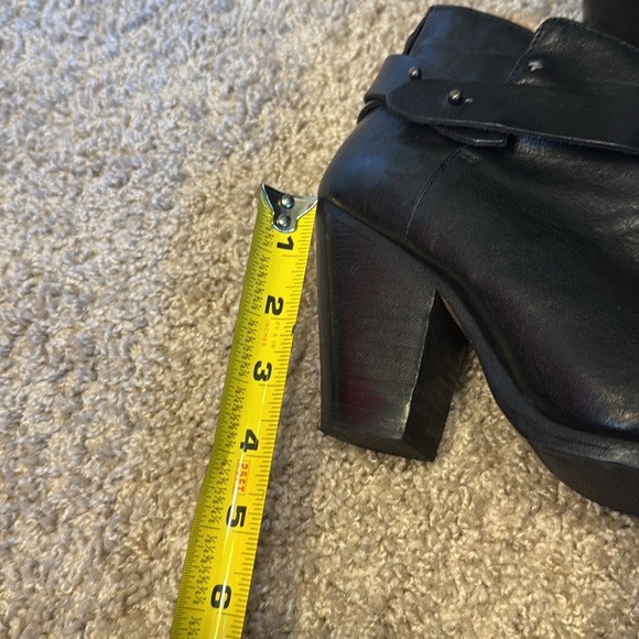 Great condition! Rag and Bone Harrow Booties in Black Leather - Picture 7 of 13